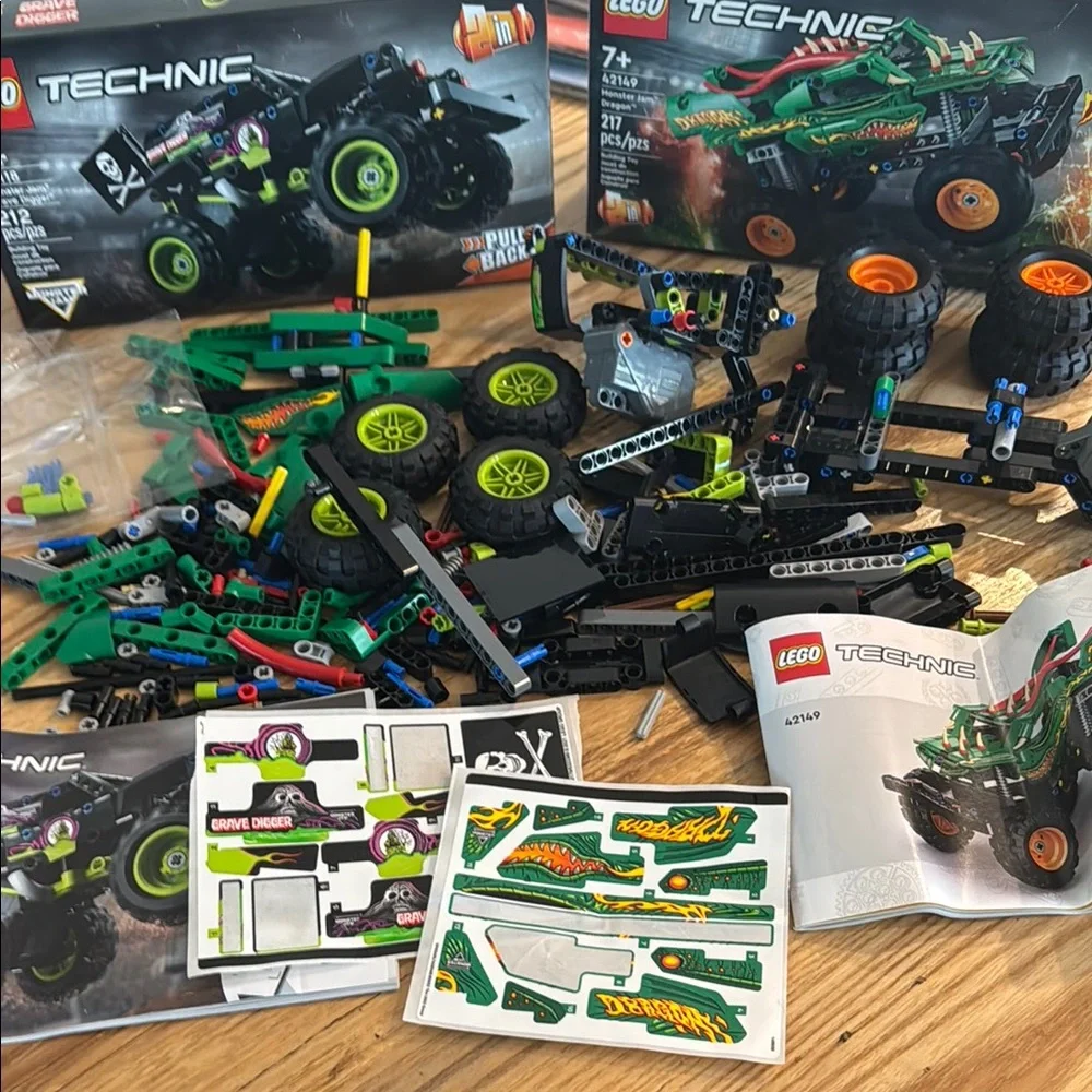 Lego Technic Monster Jam Trucks Grave Digger & Dragon Building Set OPEN BOX - Picture 4 of 8